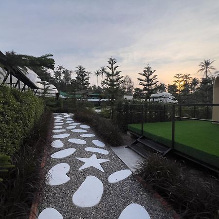 Sunny Side Resort Тау Экстерьер фото