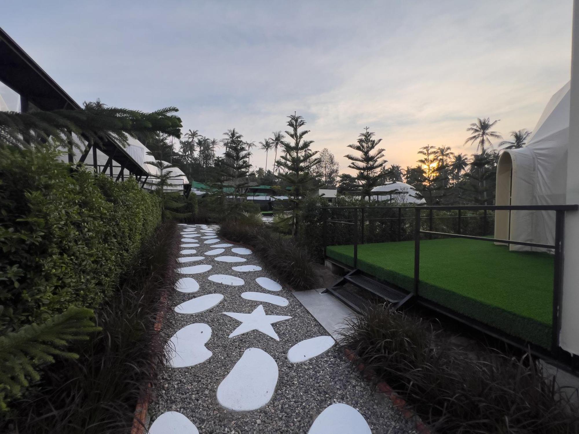 Sunny Side Resort Тау Экстерьер фото