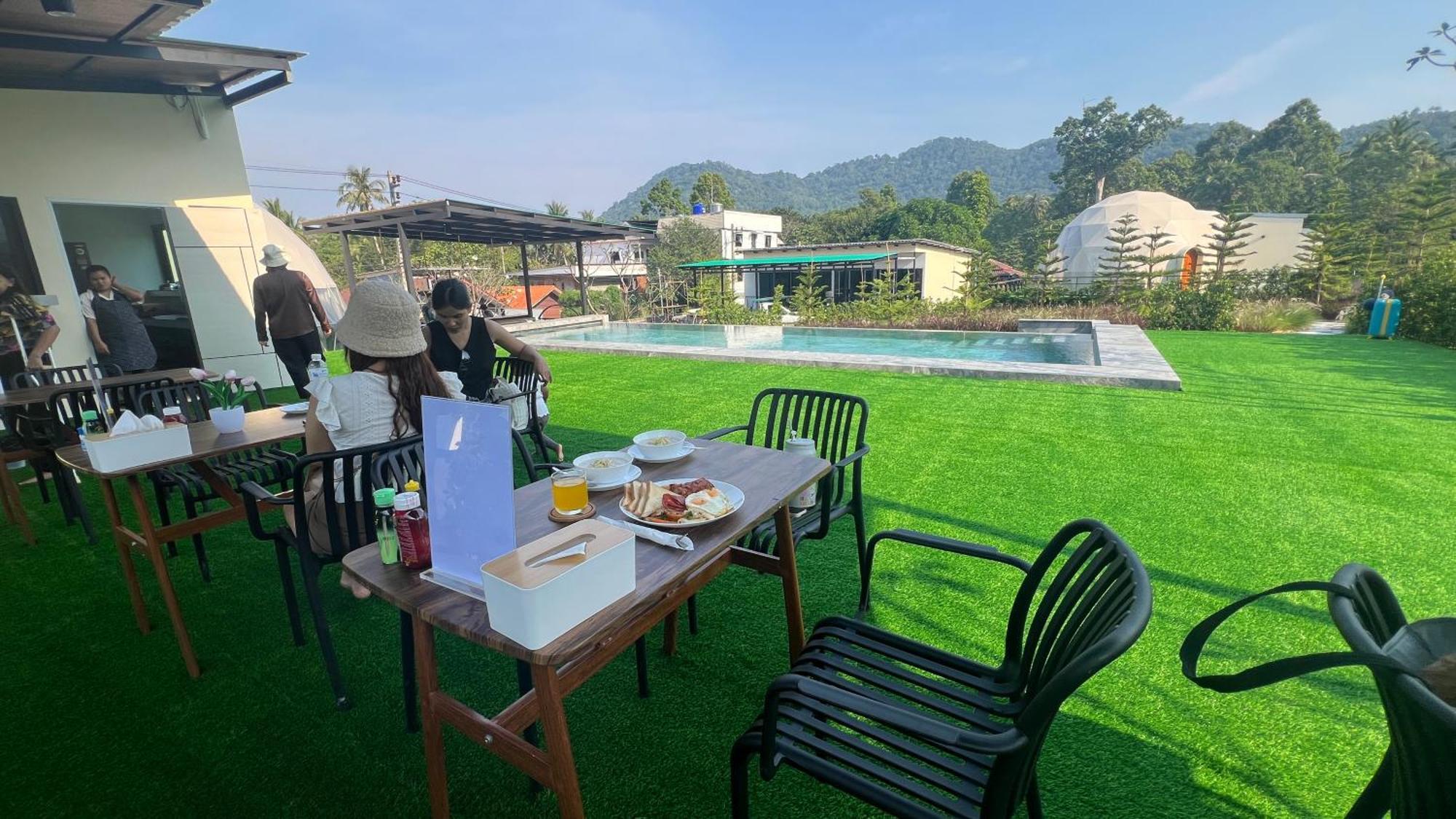 Sunny Side Resort Тау Экстерьер фото